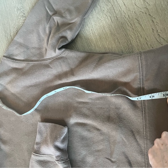 Cropped sand colour hoodie - Picture 2 of 4